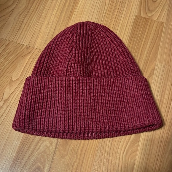 Lululemon Ribbed Merino Wool-Blend Knit Beanie. Unisex Size S/M. Pomegranate. - Picture 2 of 7